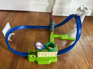 Hot Wheels Mario Kart Circuit Slam Bahn mit Mario Standard Kart Top Zustand - Bild 1 von 3