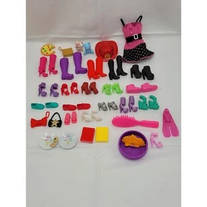 Lote Mattel Barbie - 17 pares de zapatos, bolsos de mano, varios Accesorios - Imagen 1 de 7