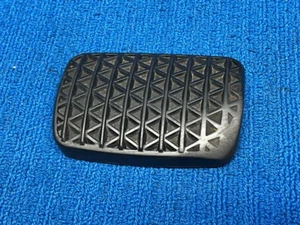 2018 CHEVROLET TRAX SUV FRONT LEFT DRIVER SIDE BRAKE PEDAL RUBBER COVER PAD OEM - Picture 1 of 7