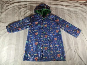 Pluie Pluie Kids Raincoat Rocket Space Blue Planets Moon Size 6/6x Pockets Snap - Picture 1 of 1