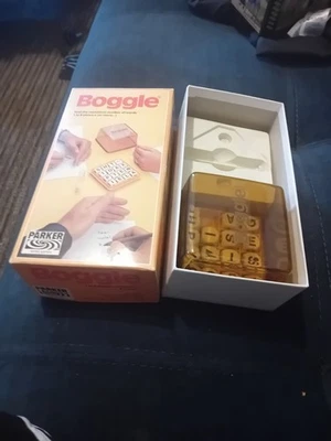 VINTAGE  BOGGLE GAME GOOD CONDITION - Image 1 of 2