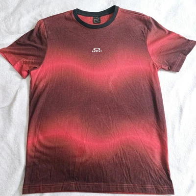 Camisa Oakley Dynamic Manga Corta Hombre Talla Pequeña Roja Negra Logo Bordado Foto 1 de 4