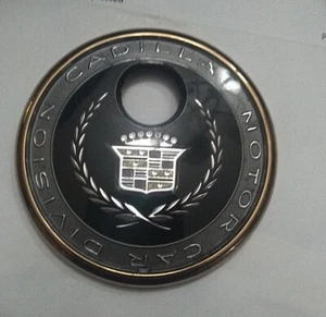 1994-1999 Cadillac Crest Trunk Lock Emblem Logo 25636490 OEM gold  - Bild 1 von 9