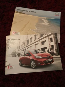 Juego de folletos Toyota Yaris 2012 - edición del Reino Unido + lista de precios rara con fecha de agosto de 2011 - Imagen 1 de 1
