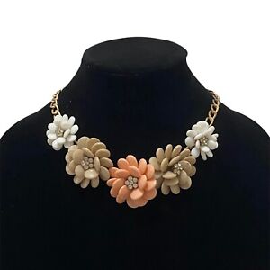 Vintage Women's Beaded Floral Necklace White Peach Beige Chain Length 20 Inch