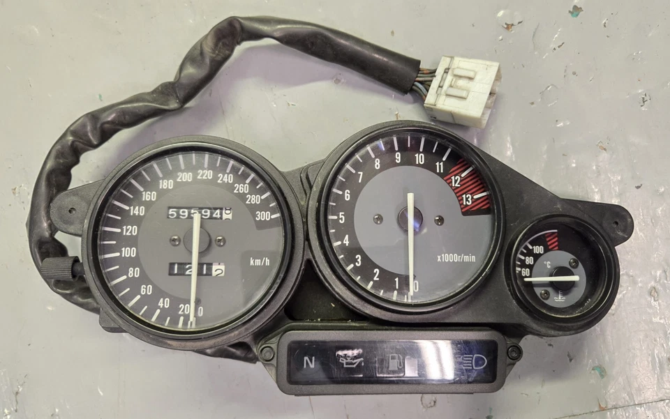 JUEGO CALIBRE YAMAHA YZF1000R 1997 CON CABLE 4FM-83509-80-00/SPEEDO 4SV-83570-30-00 Foto 1 de 4