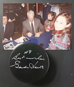 GORDIE HOWE (MR. HOCKEY) SIGNED PUCK!!! PHOTO INCLUDED FOR AUTHENTICITY!!! - Picture 1 of 3