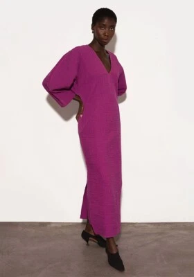 Nuevo con etiquetas Vestido Mara Hoffman Lupita - Algodón Orgánico Arrugado en 'Berry' - Talla Pequeña Foto 1 de 4