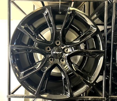 JUEGO DE LLANTAS NEGRAS JEEP GRAND CHEROKEE SRT8 20" ESTILO DE FÁBRICA OEM 4 9113 GLO Foto 1 de 3
