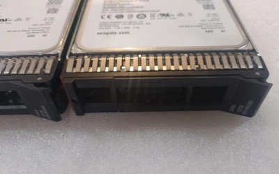 Lenovo ThinkSystem 00YK035   10TB 7.2K SAS 12G 3.5" HDD Hard Drive - Image 1 of 2