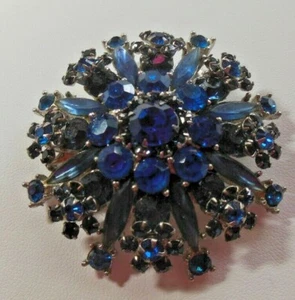 Spilla vintage alta gamma tono argento blu navetta e strass chaton splendida - Foto 1 di 4