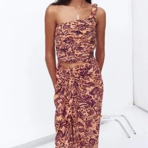 Zara printed Bali style sarong style skirt and dress set dress - Picture 1 of 9