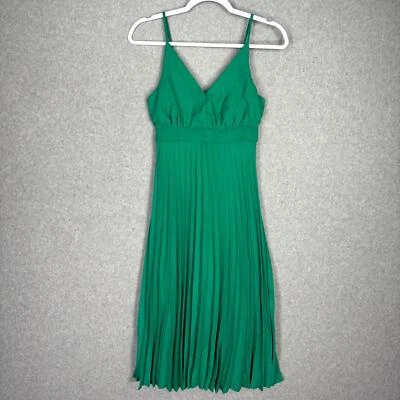 Vestido Jessica Simpson Para Mujer XS Verde Midi Plisado Cintura Fluida Corbata Kelly Fiesta  Foto 1 de 4
