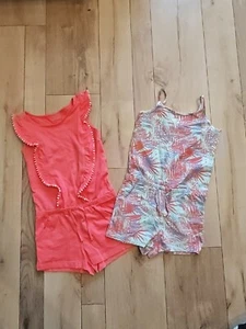 2 Jumpsuits Kurz Sommer Mädchen Gr. 116 - Bild 1 von 3