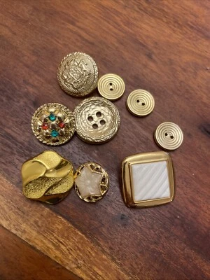 Botón único vintage aleatorio. Foto 1 de 2