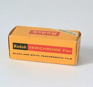 Película Kodak Verichrome Pan 120 vintage blanco y negro, caducada 1969 - Imagen 1 de 2