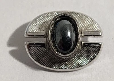 Vintage SWANK Tie Tack / Tie Pin Silver Tom Split Oval com Malaquita Preta - Imagem 1 de 4