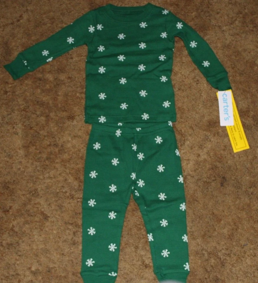 Unisex Carter's NWT 2 pc snowflake thermal pajama set size 12 Months - Image 1 of 1