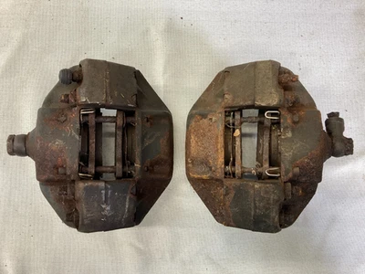 Par de pinzas delanteras originales 65-75 Porsche 911 914-6 tipo "M" 911.351.908.00 Foto 1 de 4