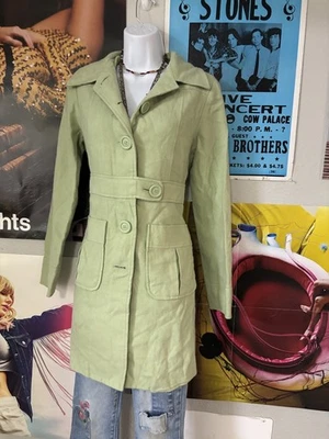 vintage green woman’s trench coat - Image 1 of 3
