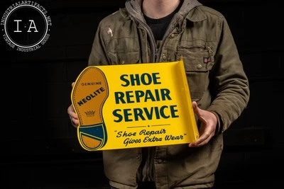 Letrero vintage de reparación de zapatos de porcelana con brida de doble cara Foto 1 de 4