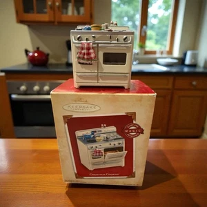 Hallmark Keepsake Ornament 2004 Christmas Cookies! Light & Magic Fragrance Stove - Picture 1 of 6