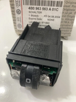 Interruptor asiento térmico original Audi 4B0963563A A6 S6 1998-2005 Foto 1 de 3