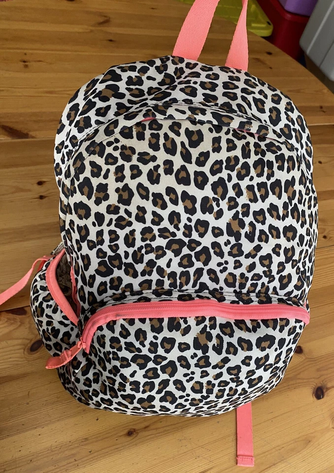 MOCHILA GAP SCHOOL Estampado Animal Leopardo Con Acentos Rosa En muy buen estado Foto 1 de 4