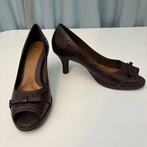 Nurture Peep Toe 9.5M Brown Sandee Embossed Leather Heel Pump Shoes Office Siren - Picture 1 of 8