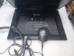Base VACÍA SNK Neo-Geo X Gold (¡de mano no incluida!) con cable de alimentación y mini HDMI - Imagen 1 de 19