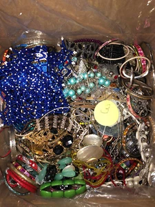 Huge lot 20-21 lbs JUNK Broken Jewelry DIY Arts & Crafts Harvest Repurpose READ - Picture 1 of 1