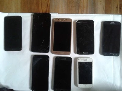 Lot of 8 Smartphones for Parts Broken 7 SAMSUNG and 1 LG - Image 1 of 4