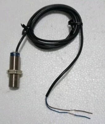Telemecanique XS1M18MA250 proximity switch Sensor  New - Image 1 of 3