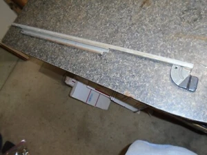 NOS gm window chennel no numbers 1960,1962,1964 impala caprice chevrolet pontiac - Foto 1 di 2