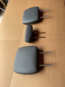 19-24 OEM DODGE RAM 1500 CREW CAB REAR SEAT HEAD REST..GREY..VINYL..2500...3500 - Foto 1 di 3