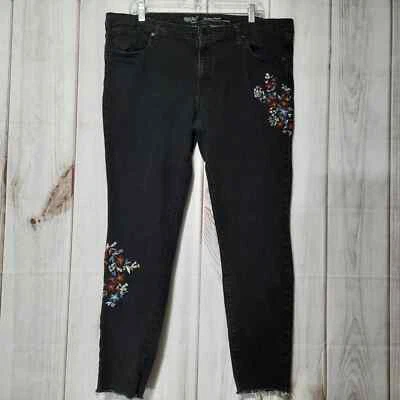 Jeans Massimo para mujer 18 negros bordados Foto 1 de 4