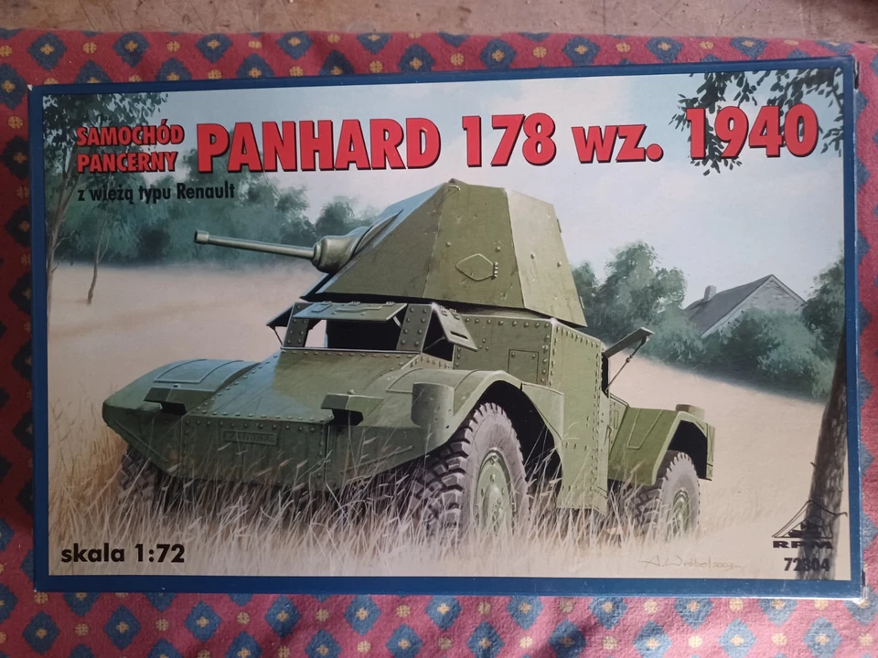 RPM - 72304 - autoblindo PANHARD 178 mod. 40 Tourelle Renault- plastic kit  1:72 - Immagine 1 di 2