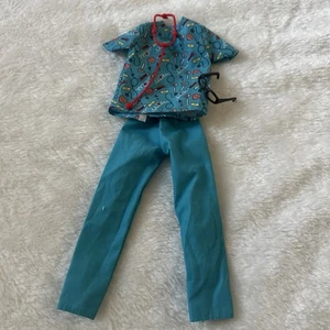 Lote de accesorios de ropa para muñeca Barbie azul Doctor Ken Career 2018 - Imagen 1 de 6