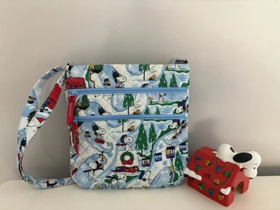 Vera Bradley 花生全新无标签三拉链时髦斜挎包滑雪板 SNOOPY — 第 1/4 张图片