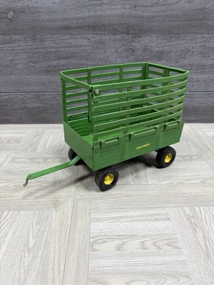 Ertl 1/16 Scale John Deere Pressed Steel Bale Throw Wagon Die Cast Hay - Image 1 of 4