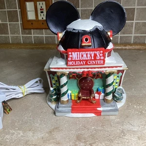 DEPT 56 Disney Village Mickeys Holiday Center 4059626 2019-2020 - Bild 1 von 9