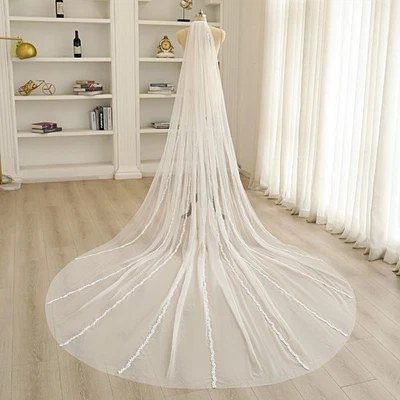 Velo de encaje de vid floral cabeza a dobladillo diseño botánico velo de flores blancas Foto 1 de 4