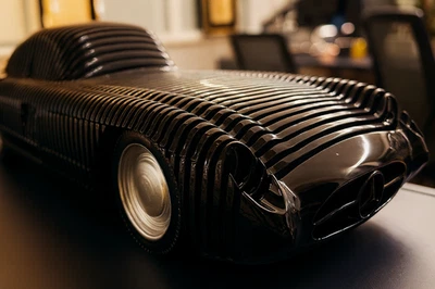 Scultura Mercedes 300SL Lamelle – Stampa 3D Artigianale – Pezzo Unico – 60 cm - Immagine 1 di 4