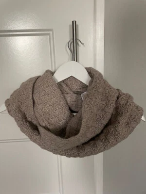 BNWT Banana Republic Women's Knit Neck Scarf Wool/Alpaca/Acrylic - Image 1 of 3