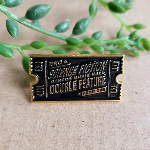 Rocky Horror Enamel Pin Badge - Picture show Movie Ticket Metal Enamel Pin Gift - Foto 1 di 1