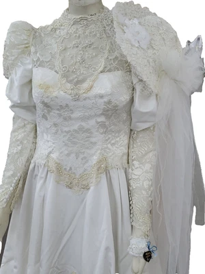 Vintage 80s White Satin & Lace Wedding Dress sz 6/Puffs Sleeve, ILGW Label - Image 1 of 4
