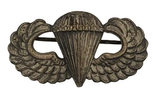 Vintage WW2 U.S. Army Paratrooper metal jump wings badge. F/size BRITISH MADE - Picture 1 of 2