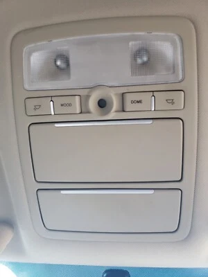 2007-2012 Hyundai Veracruz Front Overhead Map Dome Light Sunglass OEM - Image 1 of 4