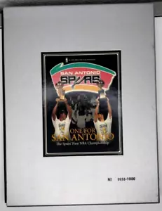 1999 Ltd Ed #656 di 1000 San Antonio Spurs Libro Ufficiale 1° Campionato NBA HB - Foto 1 di 11