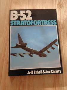 B-52 Stratofortress at War von Jeffrey L. Ethell und Joe Christy HC/DJ - Bild 1 von 1